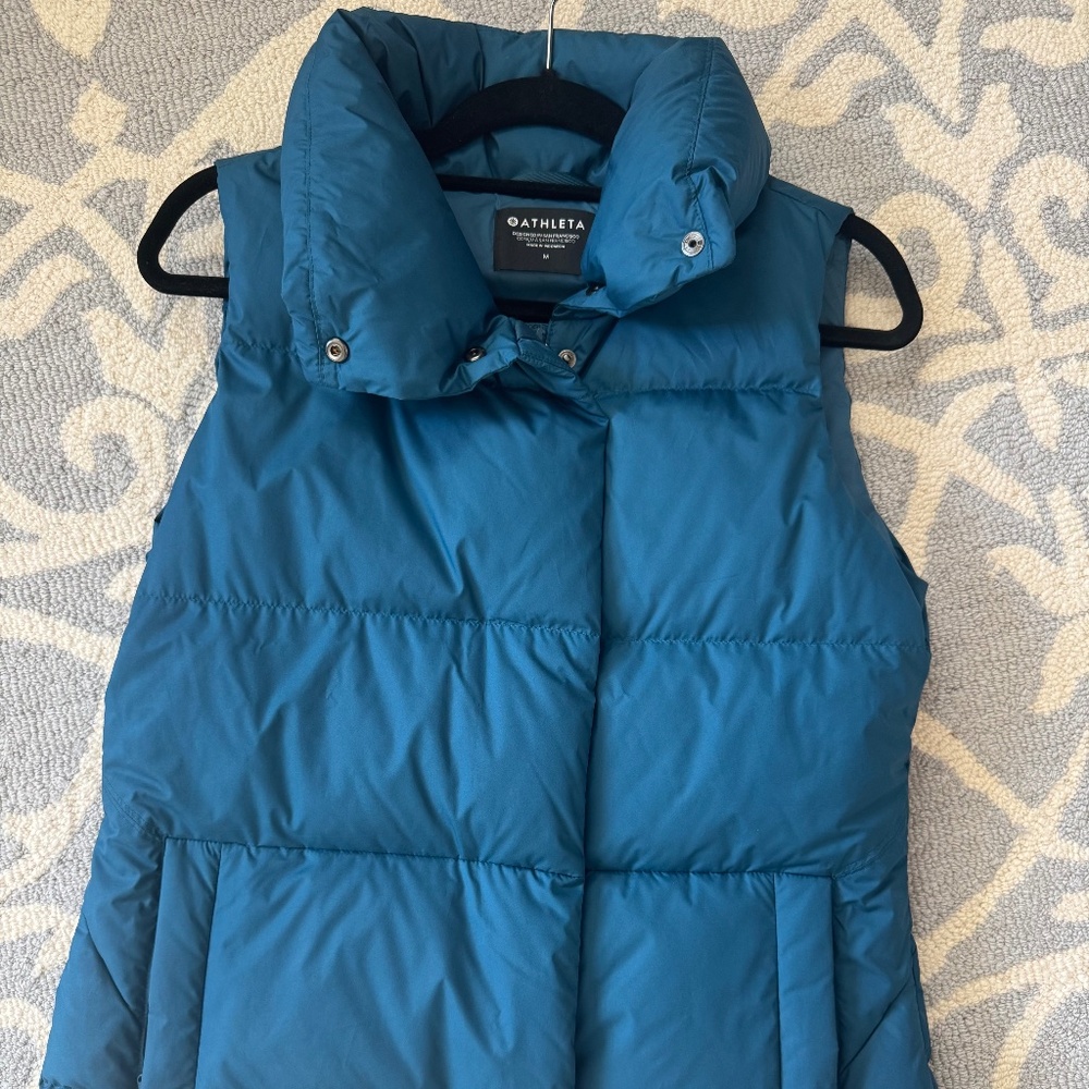 Athleta Downtown Vest Puffer Women"s Size M Semi Fitted Beautiful Blue
